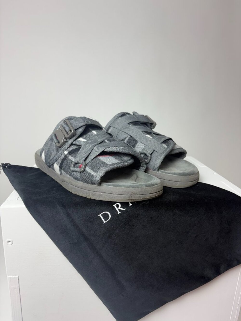 Draco Slides in black plaid